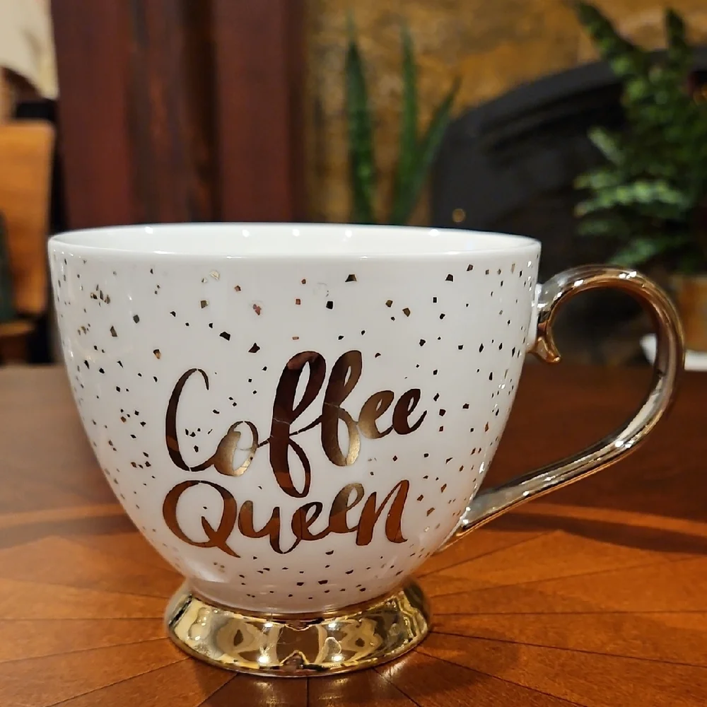 Nanette Lepore White and Gold Coffee/Tea Mug